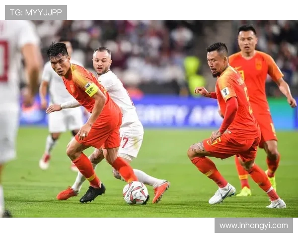 中国队在十二强赛对决卡塔尔全力争胜展现团队精神与战斗意志